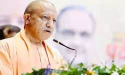 यूपी में आयुष्मान योजना कार्ड पर इलाज करने वाले अस्पतालों के लिए सीएम ने कहा- 1 माह के भीतर इनका बकाया दिया जाए.