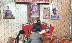 इटावा में पीताम्बरेश्वर सरकार के दिव्य दरबार मे सभी समस्याओं का हो रहा निदान