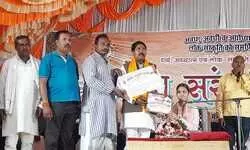 समाजसेवी सुरेश यादव साकेत गौरव सम्मान से किए गए सम्मानित