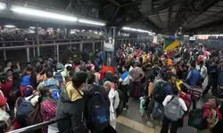 नई दिल्ली रेलवे स्टेशन में एक बार फिर भगदड़ जैसे हालात, प्लेटफॉर्म नंबर 12 और 13 में जमा हुए थे यात्री