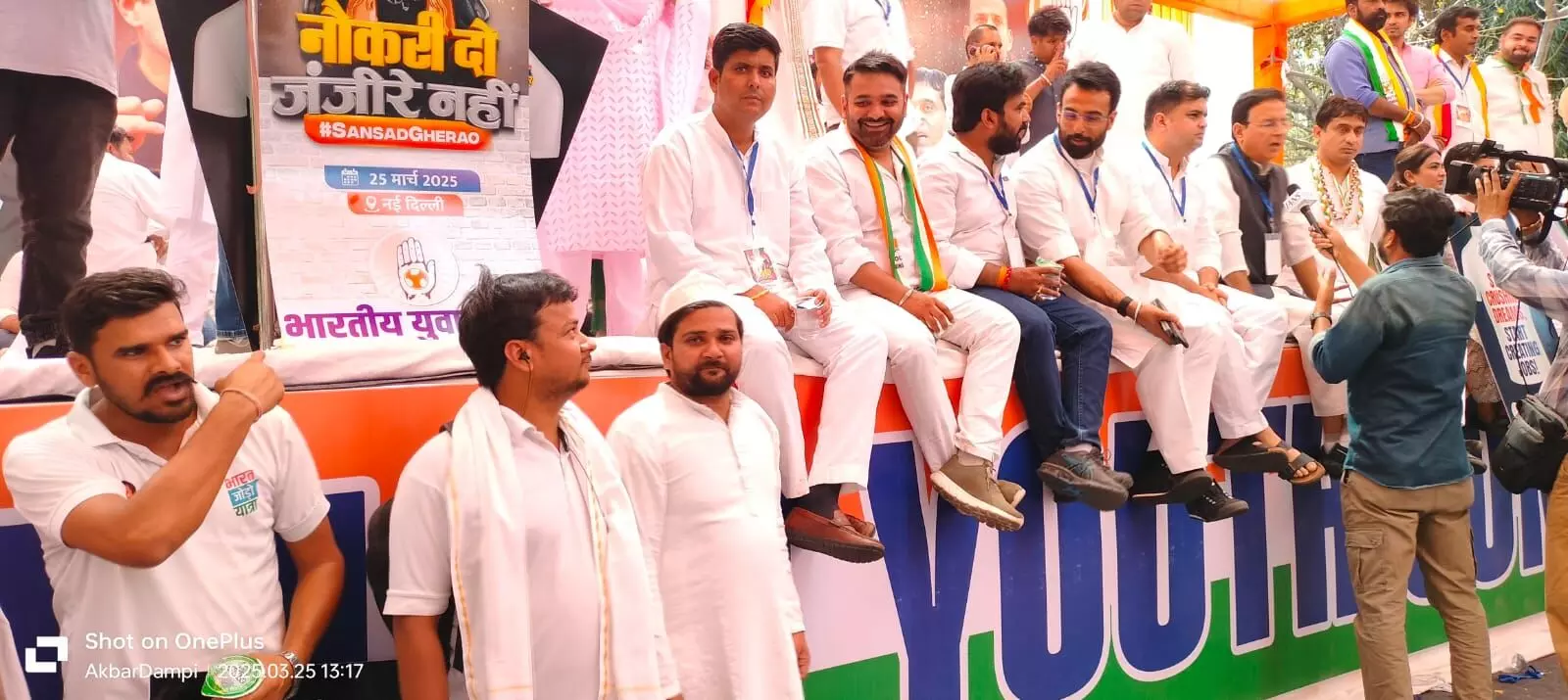 देश में न नौकरी है, न रोजगार। डिग्री धारक युवाओं को दूसरे देशों में काम की तलाश करनी पड़ रही है: शफी अहमद