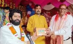 परब्रह्म जिसे अपना रस देना चाहते हैं उसी की आंखों से माया का घूंघट उठा देते हैं