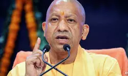 हिंदू से ज्यादा रंग-बिरंगे कपड़े तो मुसलमान पहनते हैं, फिर होली के रंग पर हाय-तौबा क्योंः सीएम योगी