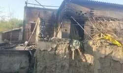 रिहायशी मड़ई में अज्ञात कारणों से लगी आग दो झोपडी जल कर खाक