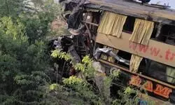 यमुना एक्सप्रेस वे पर कैंटर में बस ने मारी पीछे से टक्कर,33 घायल