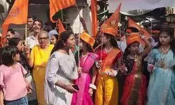 हाथों में भगवा झंडे और जुबां पर जय श्रीराम के नारे... रामनवमी पर संभल में पहली बार निकली शोभायात्रा