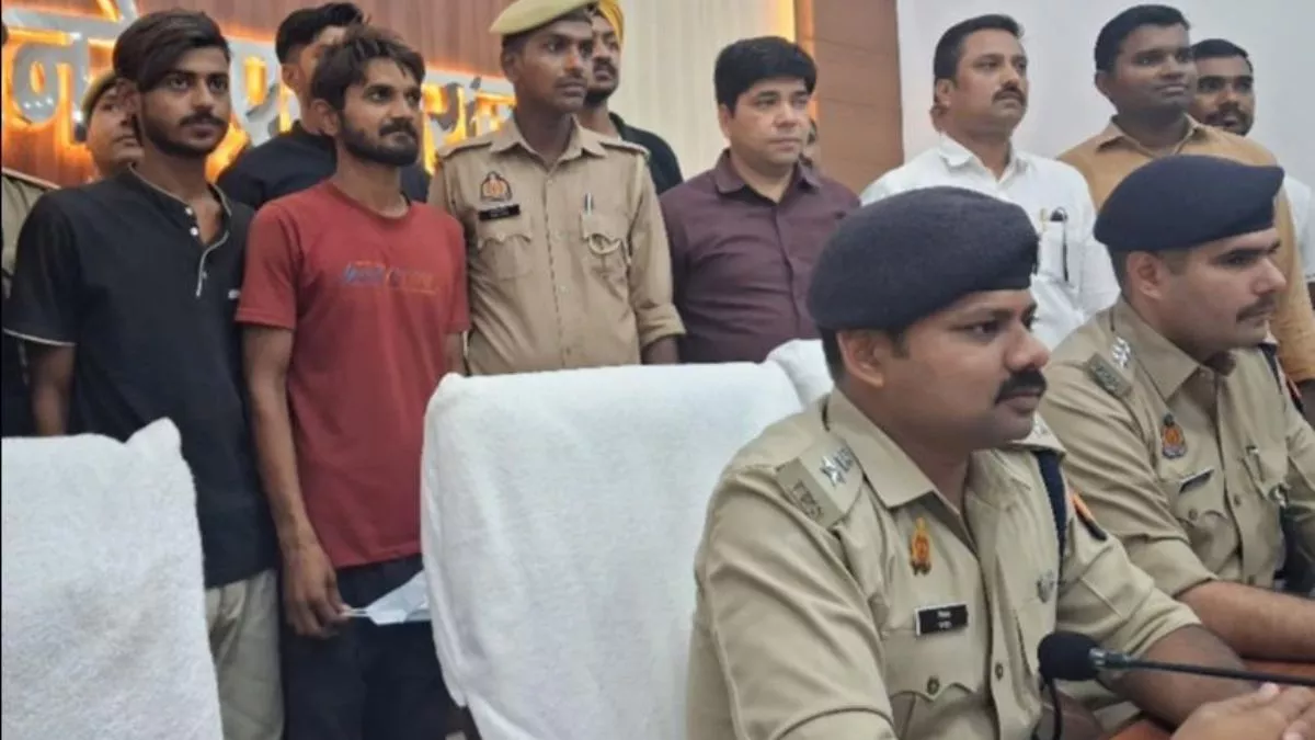 असलहा तस्करी गिरोह का भंडाफोड़, सेमी ऑटोमेटिक पिस्टल और तमंचे के तीन सप्लायर गिरफ्तार