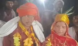 शौहर से परेशान मुस्लिम युवती ने किया धर्म परिवर्तन, सबीना से बनी सुमन, हिंदू बॉयफ्रेंड से रचाई शादी शौहर से परेशान मुस्लिम युवती ने किया धर्म परिवर्तन, सबीना से बनी सुमन, हिंदू बॉयफ्रेंड से रचाई शादी