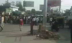 рдмрджрд╛рдпреВрдВ рдореЗрдВ рдкреБрд▓рд┐рд╕ рдЪреМрдХреА рдореЗрдВ рддреЛрдбрд╝рдлреЛрдбрд╝, рдЖрд░реЛрдкрд┐рдд рдХреЛ рдерд╛рдиреЗ рд╕реЗ рдЫреБрдбрд╝рд╛ рд▓реЗ рдЧрдИ рднреАрдбрд╝ рдмрджрд╛рдпреВрдВ рдореЗрдВ рдкреБрд▓рд┐рд╕ рдЪреМрдХреА рдореЗрдВ рддреЛрдбрд╝рдлреЛрдбрд╝, рдЖрд░реЛрдкрд┐рдд рдХреЛ рдерд╛рдиреЗ рд╕реЗ рдЫреБрдбрд╝рд╛ рд▓реЗ рдЧрдИ рднреАрдбрд╝