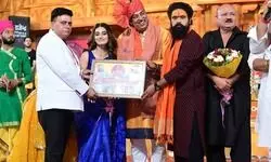 29वें श्री पंडोखर धाम महोत्सव में भोजपुरी अभिनेत्री अक्षरा सिंह, अरुण बक्शी, बिंदु दारा सिंह, जीतू खरे ने दी प्रस्तुति