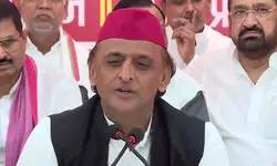 अखिलेश यादव ने योगी सरकार पर अधिकारियों के तबादले और तैनाती में भेदभाव करने का आरोप लगाया.  आगरा में, पुलिस थानों में कुल 48 एसएचओ तैनात हैं, जिनमें पीडीए 15 हैं, बाकी सब  राजपूत  हैं.