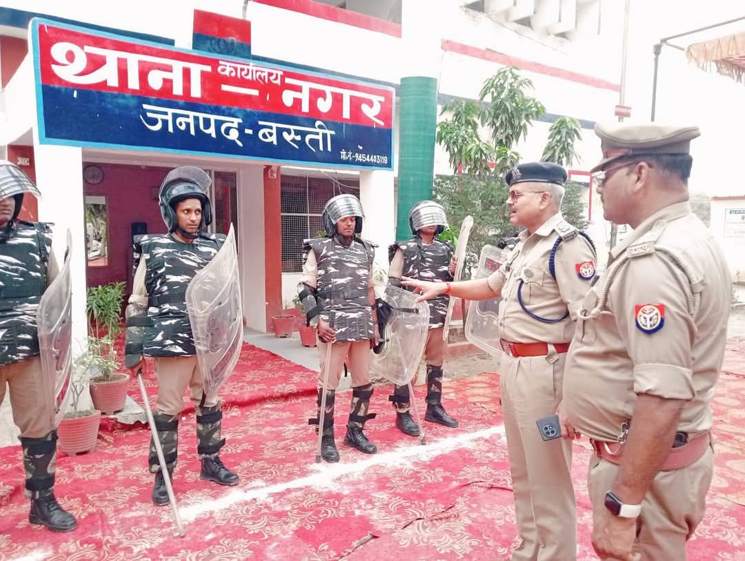 नगर थानें के आकस्मिक निरीक्षण करने पहुंचे अपर पुलिस अधीक्षक ओम प्रकाश सिंह नगर थानें के आकस्मिक निरीक्षण करने पहुंचे अपर पुलिस अधीक्षक ओम प्रकाश सिंह