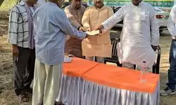 कार्बन क्रेडिट बिक्री से प्राप्त धनराशि का वितरण बारा झगरपुर कृषि वानिकी सहकारी समिति के द्वारा हिस्सेदार किसानों को किया गया।