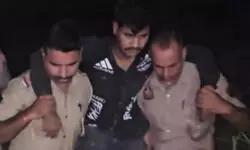 फिरोजाबाद : पुलिस की बदमाश से मुठभेड़, 15 हजार का इनामी गिरफ्तार, पैर में लगी गोली