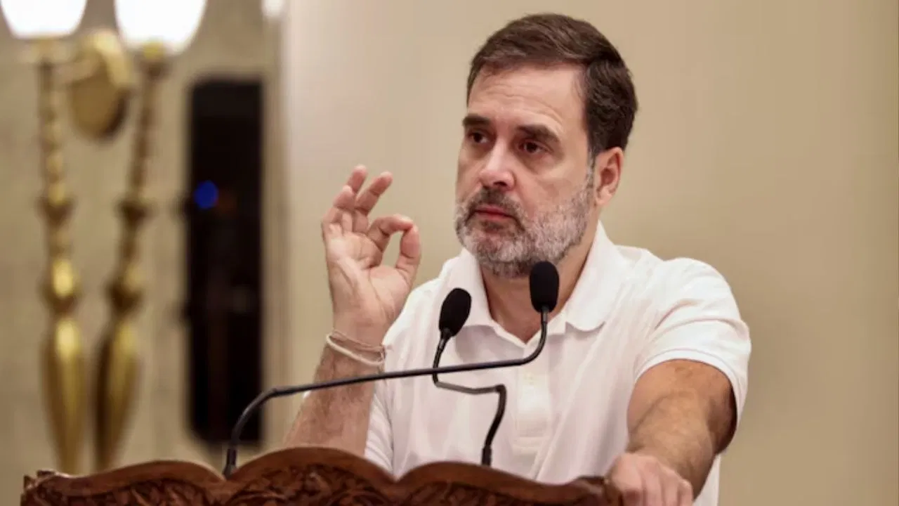 राहुल गांधी भारतीय नागरिक हैं या नहीं, रिपोर्ट दीजिए…हाईकोर्ट ने केंद्र से मांगा जवाब राहुल गांधी भारतीय नागरिक हैं या नहीं, रिपोर्ट दीजिए…हाईकोर्ट ने केंद्र से मांगा जवाब
