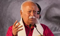 RSS प्रमुख मोहन भागवत ने कहा है कि अहिंसा हिंदू धर्म का मूल है, लेकिन अत्याचारियों को दंडित करना भी धर्म है RSS प्रमुख मोहन भागवत ने कहा है कि अहिंसा हिंदू धर्म का मूल है, लेकिन अत्याचारियों को दंडित करना भी धर्म है