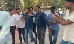 рд▓реЗрдЦрдкрд╛рд▓ рдЧрд┐рд░рдлреНрддрд╛рд░рдГ рдкреНрд░реЙрдкрд░реНрдЯреА рдХреА рд╡рд┐рд░рд╛рд╕рдд рдХреА рд░рд┐рдкреЛрд░реНрдЯ рд▓рдЧрд╛рдиреЗ рдХреЗ рд▓рд┐рдП 10 рд╣рдЬрд╛рд░ рд░реБрдкрдпреЗ рдХреА рд░рд┐рд╢реНрд╡рдд рд▓реА рдереАред рд▓реЗрдЦрдкрд╛рд▓ рдЧрд┐рд░рдлреНрддрд╛рд░рдГ рдкреНрд░реЙрдкрд░реНрдЯреА рдХреА рд╡рд┐рд░рд╛рд╕рдд рдХреА рд░рд┐рдкреЛрд░реНрдЯ рд▓рдЧрд╛рдиреЗ рдХреЗ рд▓рд┐рдП 10 рд╣рдЬрд╛рд░ рд░реБрдкрдпреЗ рдХреА рд░рд┐рд╢реНрд╡рдд рд▓реА рдереАред