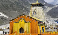 आज खुलेंगे बाबा केदारनाथ के कपाट, 108 क्विंटल फूलों से सजाया गया धाम