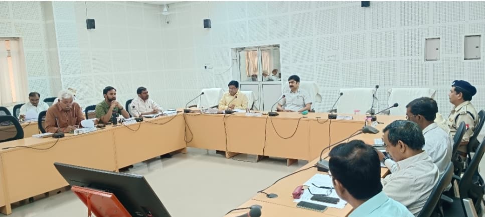 मंडलायुक्त अखिलेश सिंह की अध्यक्षता में आयुक्त सभागार मे संपन्न हुई समीक्षा बैठक मंडलायुक्त अखिलेश सिंह की अध्यक्षता में आयुक्त सभागार मे संपन्न हुई समीक्षा बैठक