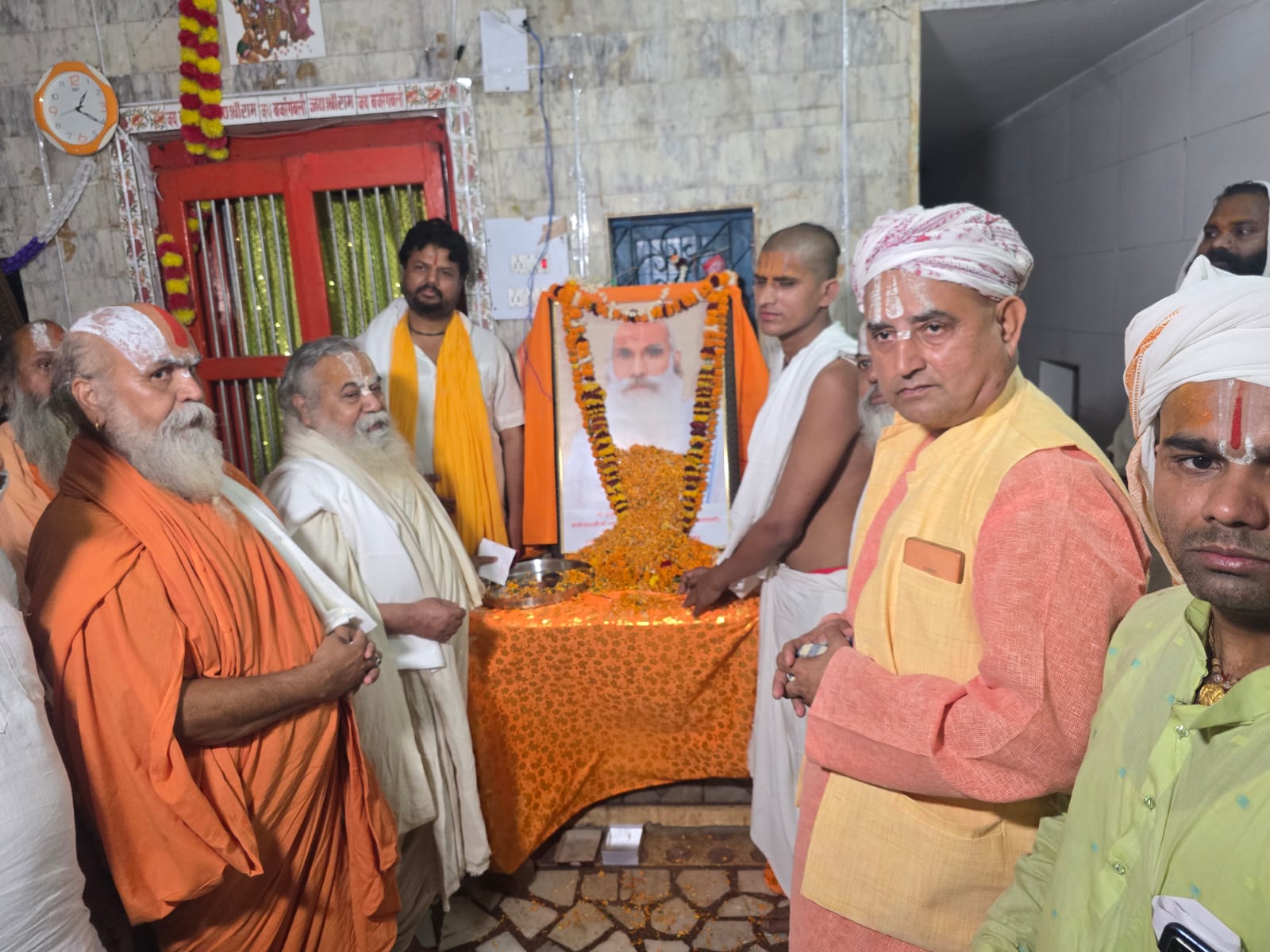 साकेतवासी महंत रामभजन दास रामायणी महाराज काे संताें ने भावभीनी श्रद्धांजलि दी साकेतवासी महंत रामभजन दास रामायणी महाराज काे संताें ने भावभीनी श्रद्धांजलि दी