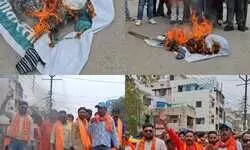 चंदौली में पाकिस्तान के खिलाफ फूटा जन आक्रोश:हिंदू युवा वाहिनी ने किया प्रदर्शन, फूंका पुतला, लगाई पीएम मोदी से सख़्त कार्रवाई की मांग