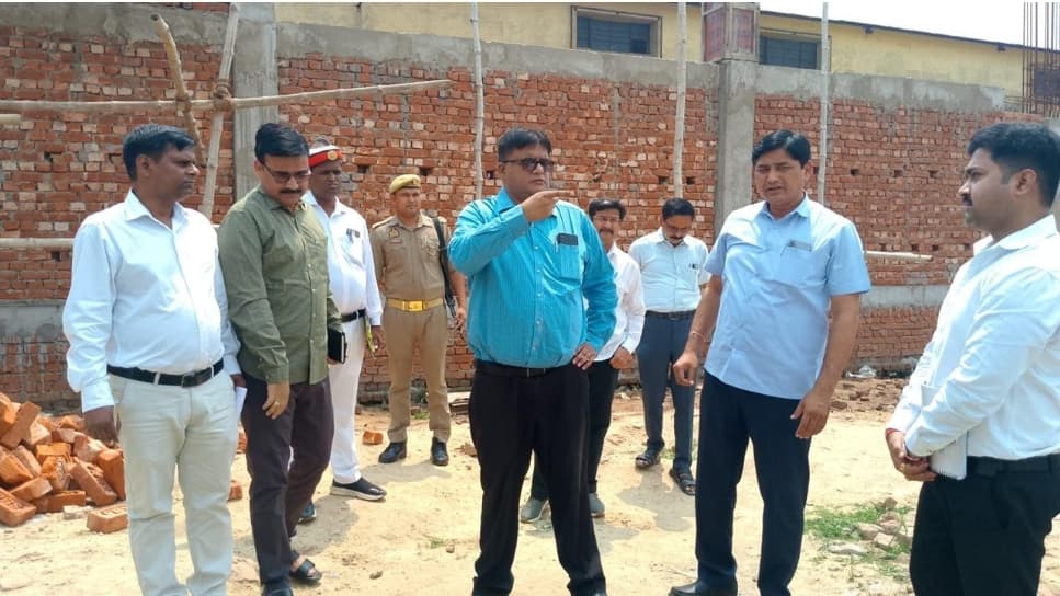 बस्ती- जिलाधिकारी ने किया औचक निरीक्षण बस्ती- जिलाधिकारी ने किया औचक निरीक्षण