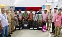 डीडीयू स्टेशन पर शराब की तस्करी का भंडाफोड़, सात युवक गिरफ्तार