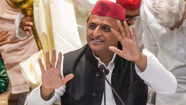 अखिलेश यादव ने उत्तर प्रदेश के मुख्यमंत्री योगी आदित्यनाथ को निवर्तमान मुख्यमंत्री बताया अखिलेश यादव ने उत्तर प्रदेश के मुख्यमंत्री योगी आदित्यनाथ को निवर्तमान मुख्यमंत्री बताया