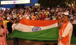 भारतीय सेना ने आतंकियों को मारा, भक्तों ने बाबा को पहनाया कमल हजारा भारतीय सेना ने आतंकियों को मारा, भक्तों ने बाबा को पहनाया कमल हजारा