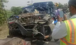 अलीगढ़ में कंटेनर से टकराया पुलिस का कैदी वाहन, चार पुलिसकर्मियों सहित पांच की मौत