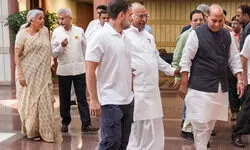 ऑपरेशन सिंदूर अभी जारी… सर्वदलीय बैठक में सरकार ने बताया- 100 आतंकी मार गिराए