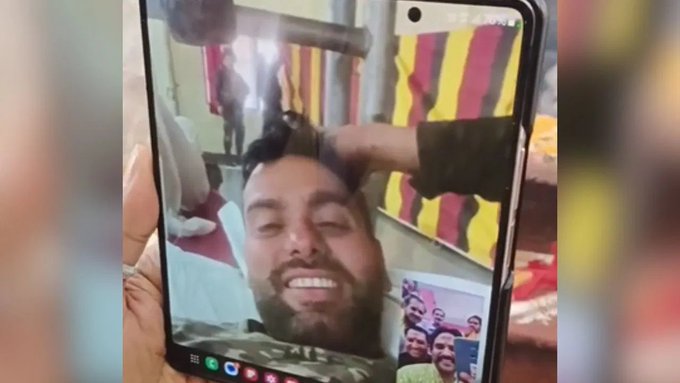 ऑपरेशन सिंदूर: इस जवान ने मार गिराए पाकिस्तान के कई ड्रोन, 130 गोले दागे; तभी पैर में लगी गोली ऑपरेशन सिंदूर: इस जवान ने मार गिराए पाकिस्तान के कई ड्रोन, 130 गोले दागे; तभी पैर में लगी गोली