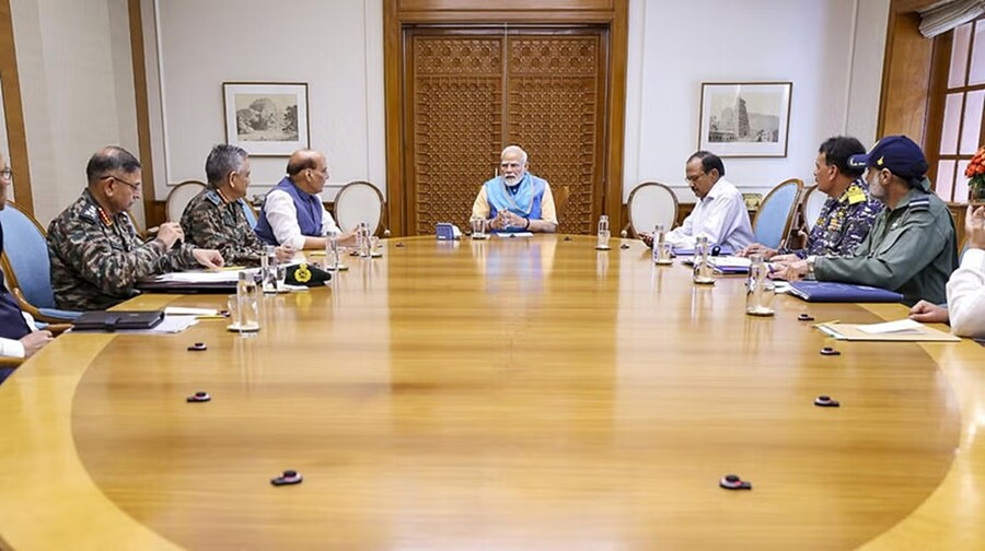 मोदी सरकार का बड़ा फैसला- भारत अपनी जमीन पर अब किसी भी आतंकी हमले को मानेगा युद्ध की कार्रवाई मोदी सरकार का बड़ा फैसला- भारत अपनी जमीन पर अब किसी भी आतंकी हमले को मानेगा युद्ध की कार्रवाई