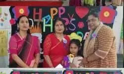 рд░рд╛рдЗрдЬрд┐рдВрдЧ рд╕рди рд╡рд░реНрд▓реНрдб рд╕реНрдХреВрд▓ рдореЗрдВ рдорд╛рддреГрддреНрд╡ рдХреЛ рд╕рд▓рд╛рдо,рдЙрддреНрд╕рд╛рд╣рдкреВрд░реНрд╡рдХ рдордирд╛рдпрд╛ рдЧрдпрд╛ рдорджрд░реНрд╕ рдбреЗ рд░рд╛рдЗрдЬрд┐рдВрдЧ рд╕рди рд╡рд░реНрд▓реНрдб рд╕реНрдХреВрд▓ рдореЗрдВ рдорд╛рддреГрддреНрд╡ рдХреЛ рд╕рд▓рд╛рдо,рдЙрддреНрд╕рд╛рд╣рдкреВрд░реНрд╡рдХ рдордирд╛рдпрд╛ рдЧрдпрд╛ рдорджрд░реНрд╕ рдбреЗ