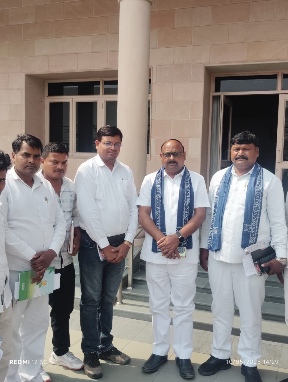 बसपा भाईचारा कमेटी की लखनऊ में हुई मीटिंग, मिशन 2027 में बीएसपी जुटी: रोहित गौतम बसपा भाईचारा कमेटी की लखनऊ में हुई मीटिंग, मिशन 2027 में बीएसपी जुटी: रोहित गौतम