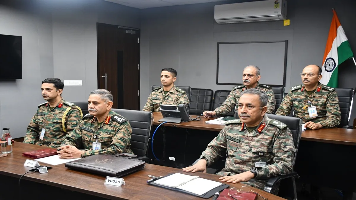 आर्मी चीफ ने कमांडर्स को दे दिया फ्री हैंड, बोले- पाकिस्तान हरकत करे तो मुंहतोड़ जवाब दें आर्मी चीफ ने कमांडर्स को दे दिया फ्री हैंड, बोले- पाकिस्तान हरकत करे तो मुंहतोड़ जवाब दें