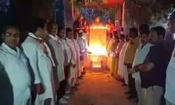 भारत-पाक संघर्ष के शहीदों को कांग्रेस ने दी श्रद्धांजलि, विशेष संसद सत्र की उठी मांग भारत-पाक संघर्ष के शहीदों को कांग्रेस ने दी श्रद्धांजलि, विशेष संसद सत्र की उठी मांग