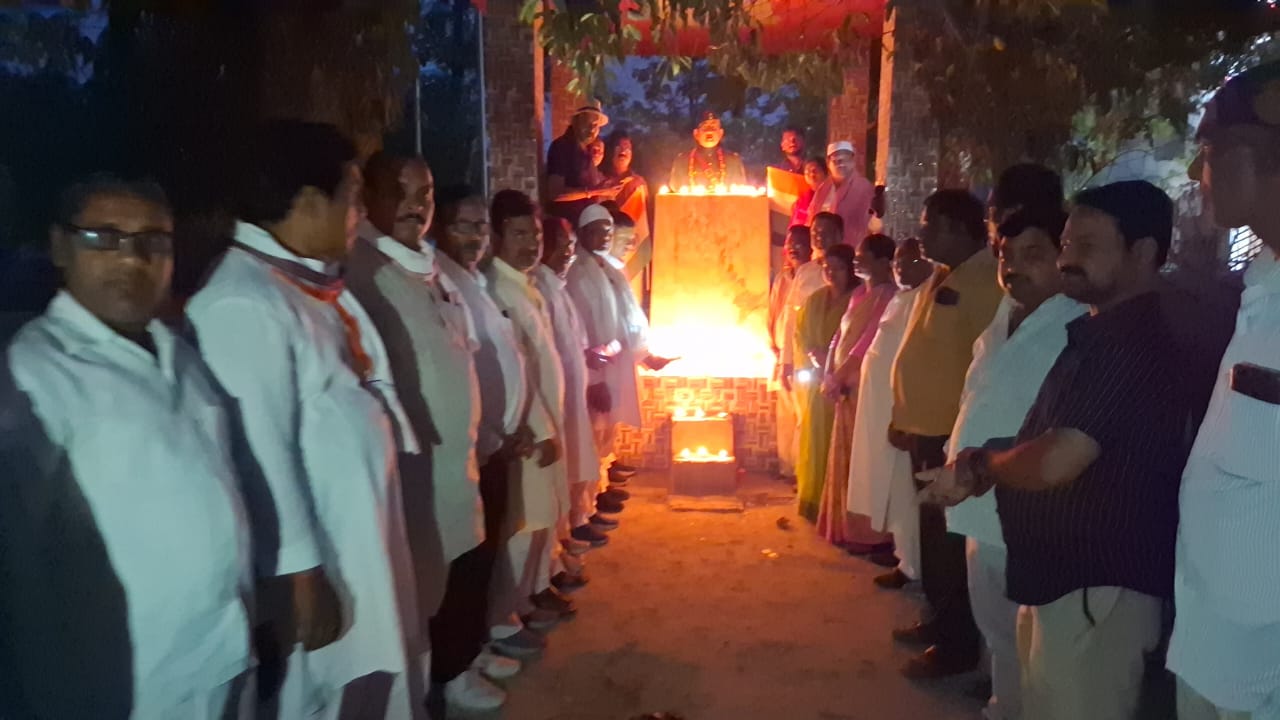 भारत-पाक संघर्ष के शहीदों को कांग्रेस ने दी श्रद्धांजलि, विशेष संसद सत्र की उठी मांग भारत-पाक संघर्ष के शहीदों को कांग्रेस ने दी श्रद्धांजलि, विशेष संसद सत्र की उठी मांग
