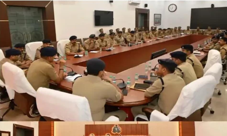 कानून व्यवस्था सुदृढ़ करने को लेकर पुलिस आयुक्त प्रयागराज की महत्वपूर्ण गोष्ठी कानून व्यवस्था सुदृढ़ करने को लेकर पुलिस आयुक्त प्रयागराज की महत्वपूर्ण गोष्ठी