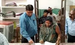 जिलाधिकारी रवीश गुप्ता ने कार्यालय नलकूप खण्ड का किया आकस्मिक निरीक्षण जिलाधिकारी रवीश गुप्ता ने कार्यालय नलकूप खण्ड का किया आकस्मिक निरीक्षण