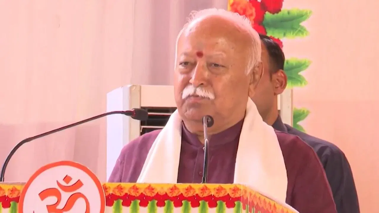 ‘शक्ति हो तो दुनिया प्रेम की भाषा भी सुनती है…’, पाकिस्तान पर बोले RSS चीफ मोहन भागवत ‘शक्ति हो तो दुनिया प्रेम की भाषा भी सुनती है…’, पाकिस्तान पर बोले RSS चीफ मोहन भागवत