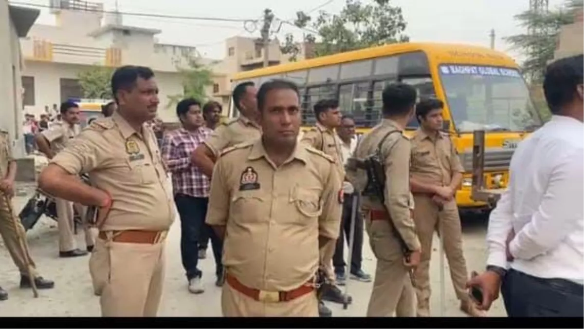 बागपत में राहुल खट्टा की मां का मकान ध्वस्त, स्थगन आदेश भी बेअसर! बागपत में राहुल खट्टा की मां का मकान ध्वस्त, स्थगन आदेश भी बेअसर!