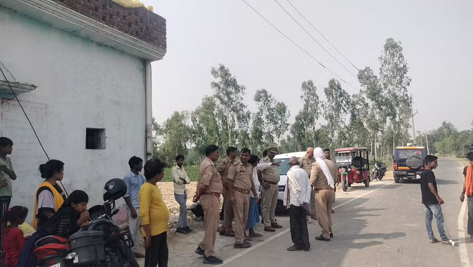 बाराबंकी : छत पर चल रहा था धर्मांतरण कार्यक्रम, पुलिस ने 18 लोगों को हिरासत में लिया, 100 लोग सभा में थे शामिल बाराबंकी : छत पर चल रहा था धर्मांतरण कार्यक्रम, पुलिस ने 18 लोगों को हिरासत में लिया, 100 लोग सभा में थे शामिल