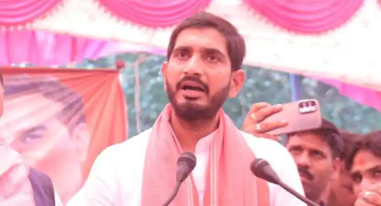 सपा सरकार में होती थी बिजली की चोरी? शिवपाल यादव के बेटे आदित्य ने खोल दी अपनी ही पार्टी की पोल! सपा सरकार में होती थी बिजली की चोरी? शिवपाल यादव के बेटे आदित्य ने खोल दी अपनी ही पार्टी की पोल!