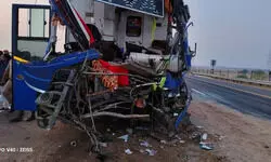 आगरा-लखनऊ एक्सप्रेस-वे पर आजमगढ़ से दिल्ली जा रही बस खड़े ट्रक से टकराई, 21 लोग हुए घायल आगरा-लखनऊ एक्सप्रेस-वे पर आजमगढ़ से दिल्ली जा रही बस खड़े ट्रक से टकराई, 21 लोग हुए घायल