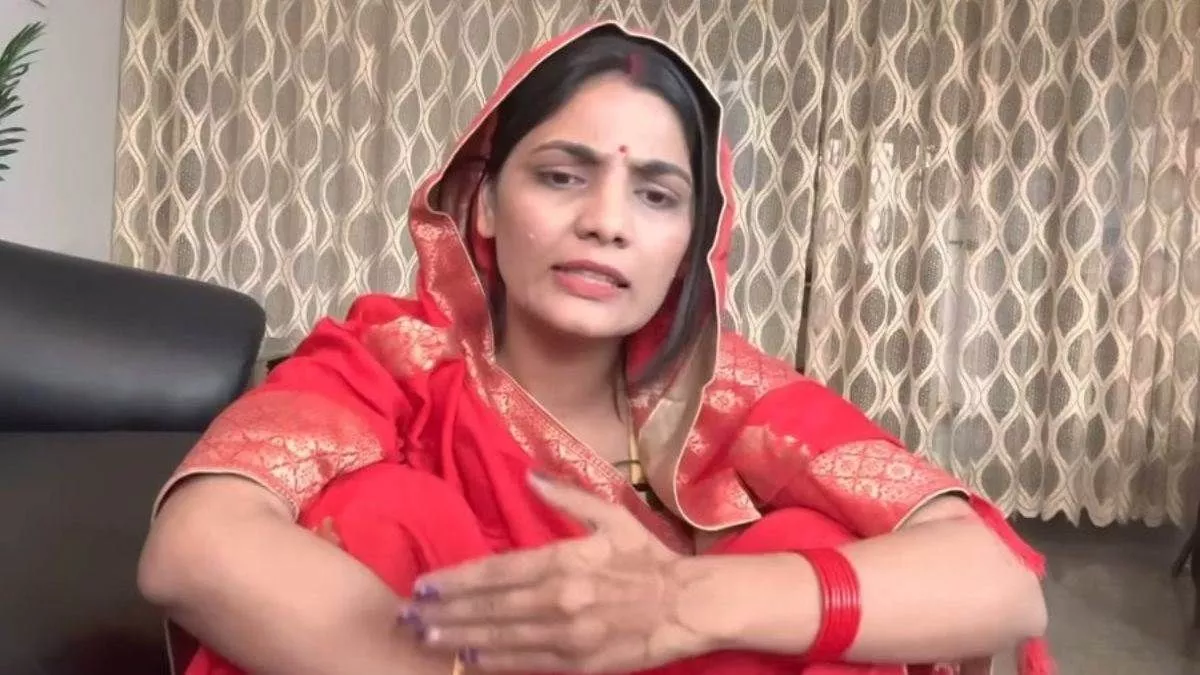 नेहा सिंह राठौर की बढ़ी मुश्किलें, पीएम मोदी के खिलाफ टिप्पणी करने पर वाराणसी में दर्ज हुई शिकायत नेहा सिंह राठौर की बढ़ी मुश्किलें, पीएम मोदी के खिलाफ टिप्पणी करने पर वाराणसी में दर्ज हुई शिकायत
