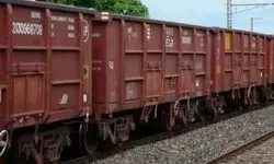 भदोही-कोर्ट में शादी के बाद गांव से निकाला, युवक-युवती ने ट्रेन के आगे लगाई छलांग