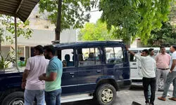 рд░рд┐рд╢реНрд╡рдд рдореЗрдВ рдореЛрдЯреА рд░рдХрдо рд▓реЗрддреЗ рд░рдВрдЧреЗ рд╣рд╛рде рдкрдХрдбрд╝рд╛ рдЧрдпрд╛ рд▓реЗрдЦрдкрд╛рд▓, рд▓рд╛рдЦреЛрдВ рдореЗрдВ рд░рдЦреА рдереА рдбрд┐рдорд╛рдВрдб; рдерд╛рдиреЗ рдореЗрдВ рдЪрд▓ рд░рд╣реА рдкреВрдЫрддрд╛рдЫ рд░рд┐рд╢реНрд╡рдд рдореЗрдВ рдореЛрдЯреА рд░рдХрдо рд▓реЗрддреЗ рд░рдВрдЧреЗ рд╣рд╛рде рдкрдХрдбрд╝рд╛ рдЧрдпрд╛ рд▓реЗрдЦрдкрд╛рд▓, рд▓рд╛рдЦреЛрдВ рдореЗрдВ рд░рдЦреА рдереА рдбрд┐рдорд╛рдВрдб; рдерд╛рдиреЗ рдореЗрдВ рдЪрд▓ рд░рд╣реА рдкреВрдЫрддрд╛рдЫ