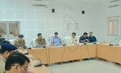 कर-करेत्तर, कानून व्यवस्था, राजस्व वसूली एवं राजस्व कार्यो की मासिक समीक्षा बैठक आयुक्त सभागार में सम्पन्न