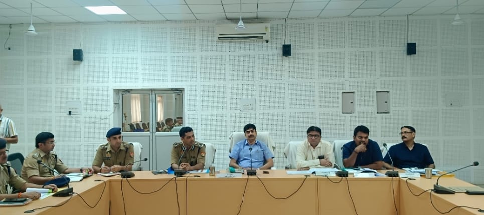 फसलों के अवशेष जलाये नहीं, खेत में सड़ाकर प्रदेश के किसान भूमि को उपजाऊ बनाए फसलों के अवशेष जलाये नहीं, खेत में सड़ाकर प्रदेश के किसान भूमि को उपजाऊ बनाए